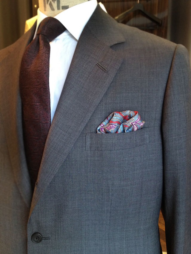 シルク100% ペイズリー柄¥6,900(税別) 「アトリエF&B」エッチング柄のシルク・タイ¥13,000(税別)